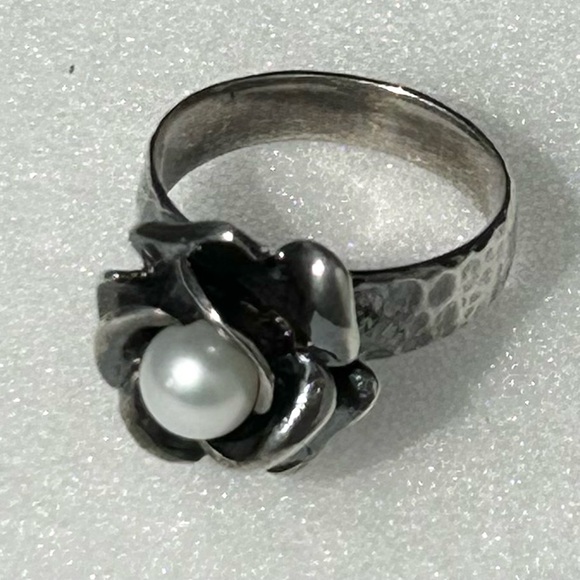 Vintage Marked 925 Israel Freshwater Pearl Rose Ring Size 8 Hammered Band - Picture 6 of 13